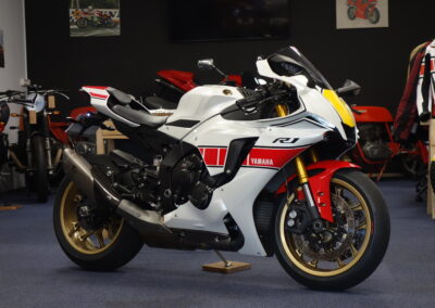 .VENDUE – Yamaha R1 World GP 2022 60th Anniversary